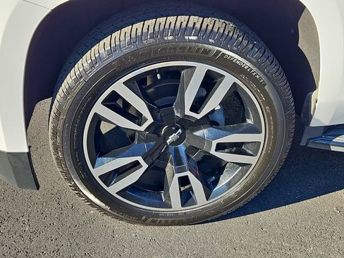 Used 2018 Chevrolet Tahoe LT w/ RST Edition image 29