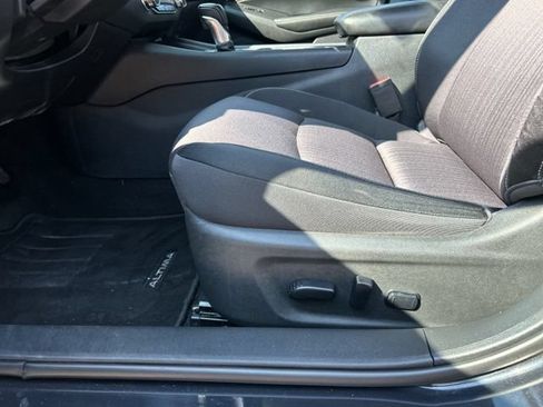Used 2019 Nissan Altima 2.5 SV FWD image 29