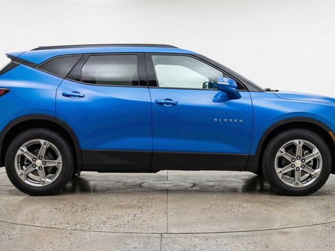 Used 2025 Chevrolet Blazer LT FWD image 11