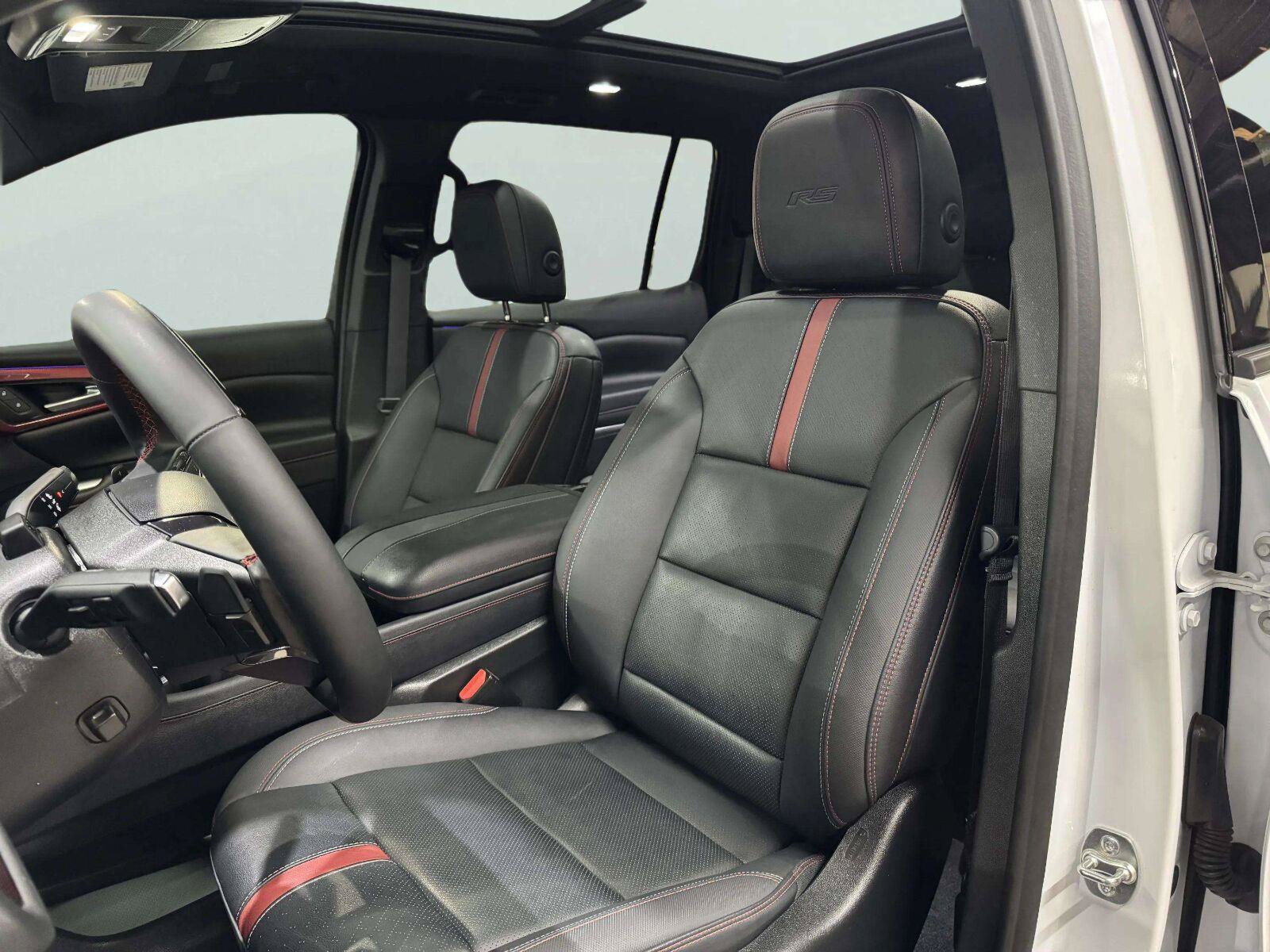 Used 2024 Chevrolet Traverse RS AWD/4WD image 17