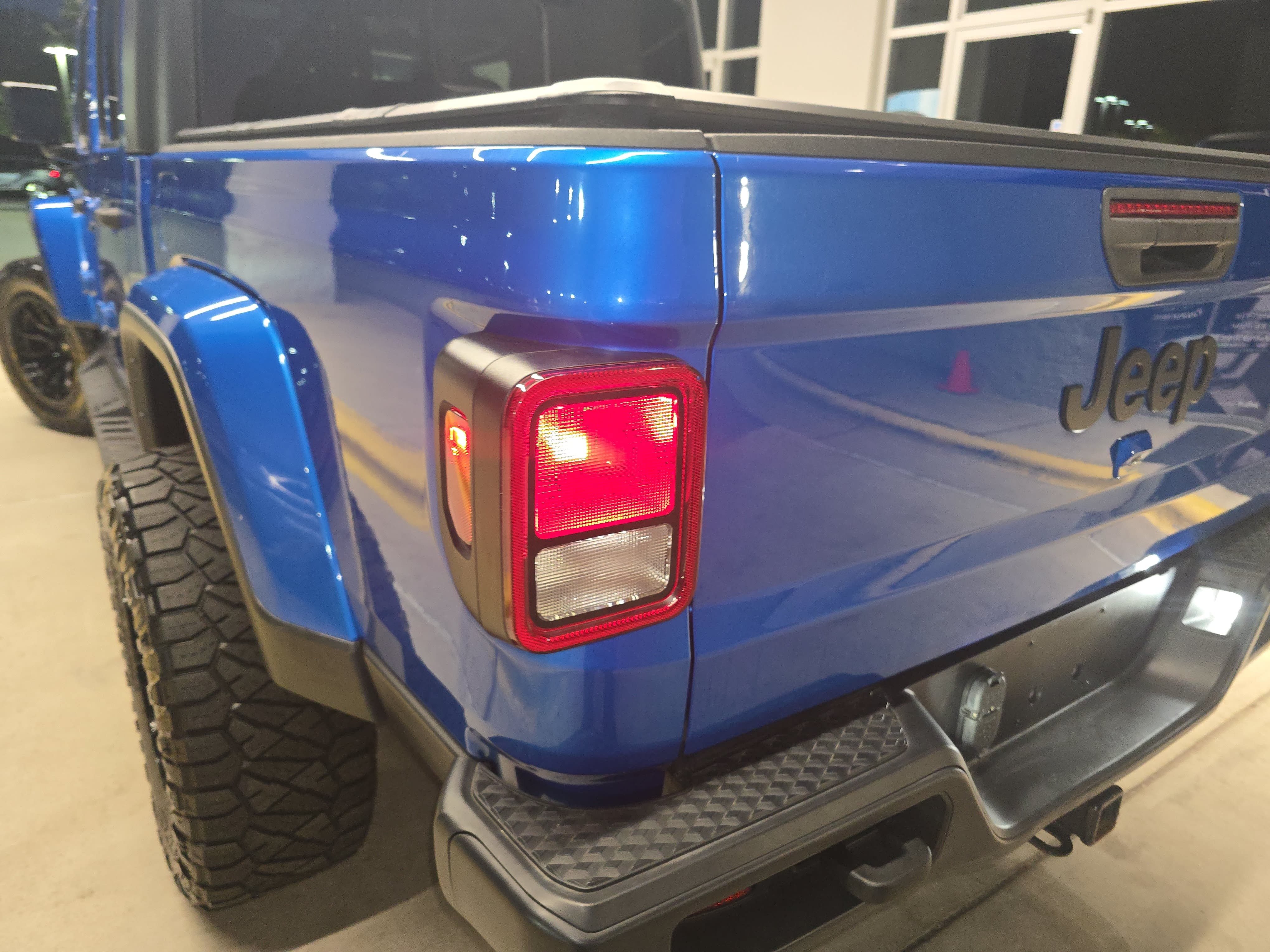Used 2023 Jeep Gladiator Sport AWD/4WD image 35