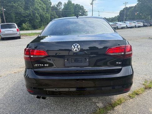 Used 2018 Volkswagen Jetta SE FWD image 4