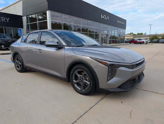 Used 2025 Kia K4 FWD image 1