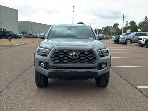 Used 2020 Toyota Tacoma TRD Off-Road image 2