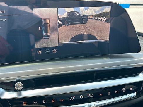 New 2025 Cadillac Lyriq Luxury image 28