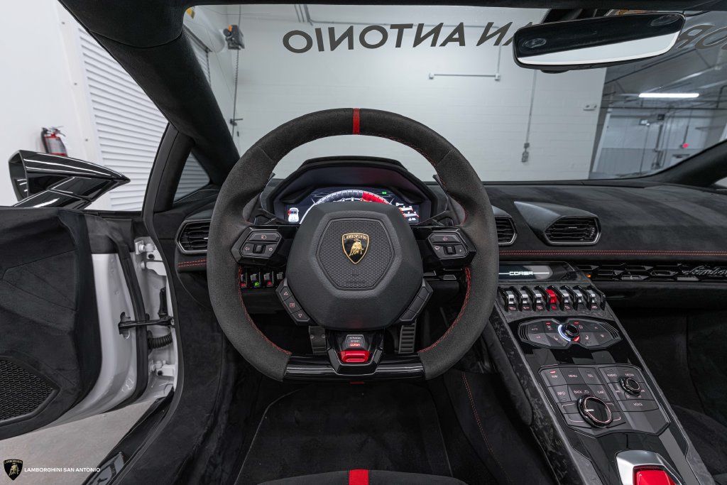 Used 2019 Lamborghini Huracan Performante AWD/4WD image 40