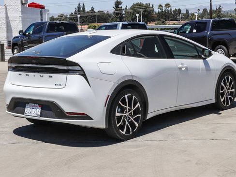 Used 2025 Toyota Prius Plug-In Hybrid FWD image 7