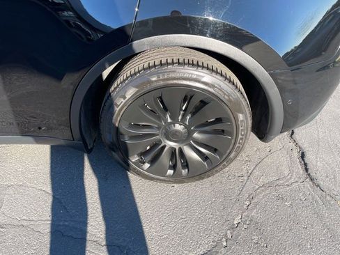 Used 2021 Tesla Model Y Long Range image 20