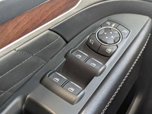 Used 2018 Ford Explorer Platinum AWD/4WD image 32