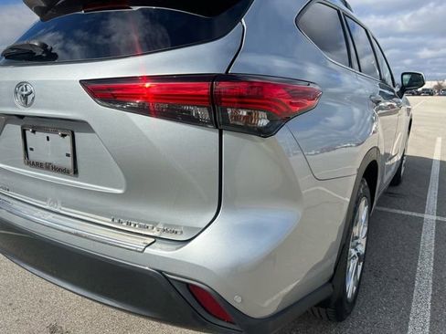 Used 2020 Toyota Highlander Limited image 9