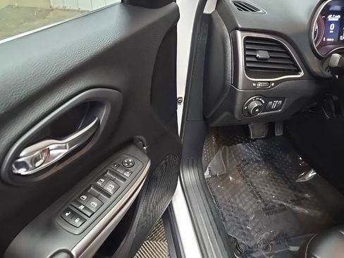 Used 2020 Jeep Cherokee Latitude Plus w/ Cold Weather Group image 27