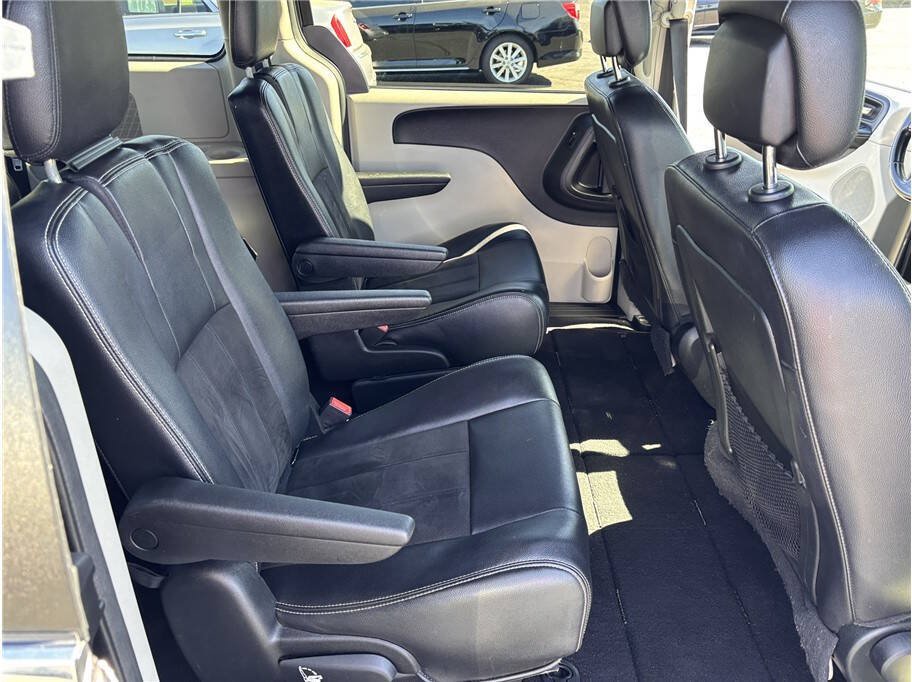 Used 2019 Dodge Grand Caravan SXT FWD image 15
