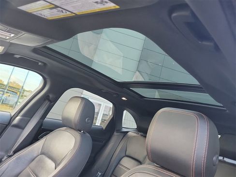 Used 2017 Jaguar F-PACE Prestige image 28