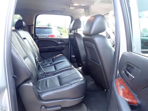 Used 2010 Chevrolet Suburban LT AWD/4WD image 12