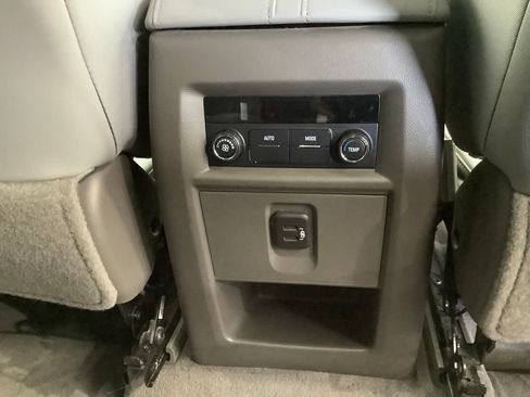 Used 2020 Chevrolet Traverse LT AWD/4WD image 37