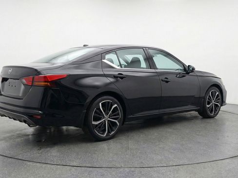 Used 2025 Nissan Altima 2.5 SR image 9