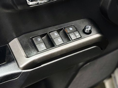 Used 2022 Toyota Tacoma TRD Sport image 11