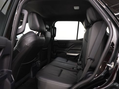 Used 2025 Toyota 4Runner SR5 AWD/4WD image 18