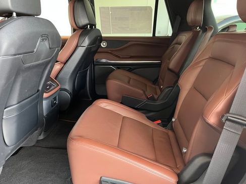 Used 2025 Lincoln Navigator Reserve AWD/4WD image 15