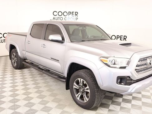 Used 2017 Toyota Tacoma TRD Sport w/ Tow Package image 1
