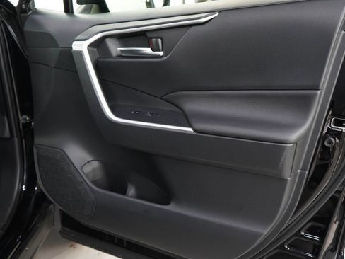 Used 2025 Toyota RAV4 XLE AWD/4WD image 9