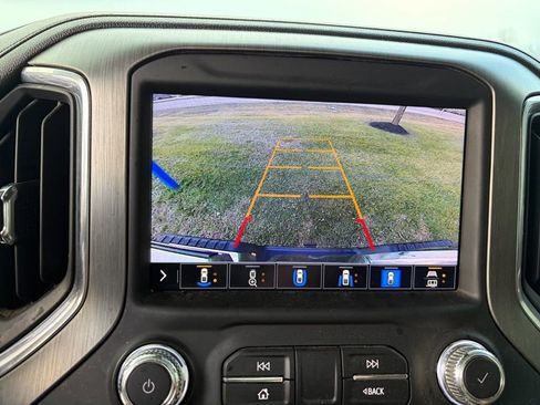 Used 2022 GMC Sierra 2500 Denali w/ Denali Black Diamond Edition image 9