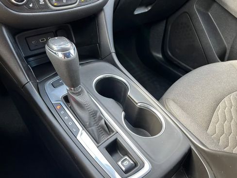 Used 2020 Chevrolet Equinox LT w/ Driver Convenience Package image 24