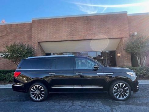 Used 2020 Lincoln Navigator L Reserve image 11
