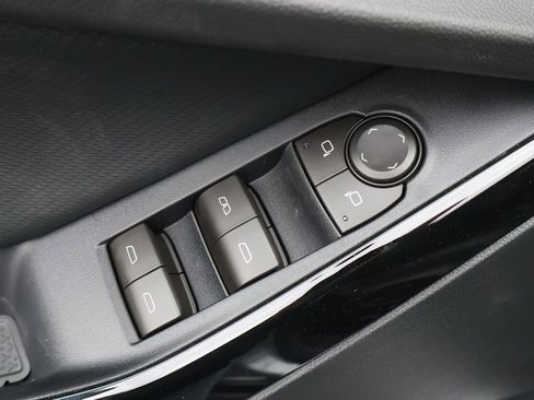 New 2026 Chevrolet Equinox LT w/ Convenience Package II FWD image 17