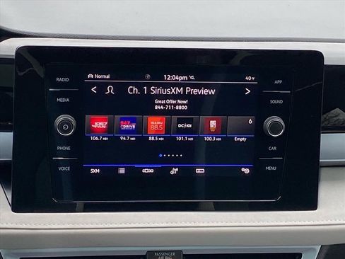 Used 2025 Volkswagen Taos SE image 8