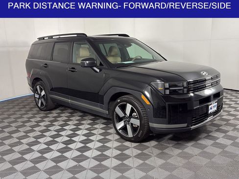 Used 2025 Hyundai Santa Fe Limited AWD/4WD image 2