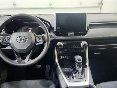 Used 2025 Toyota RAV4 XLE FWD image 22