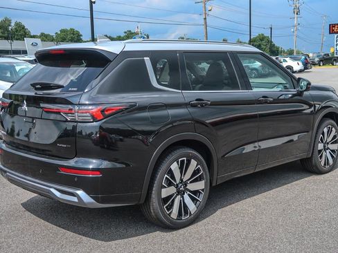 New 2025 Mitsubishi Outlander AWD image 10