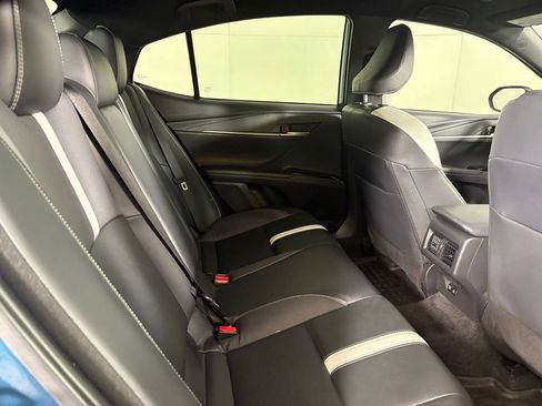 Used 2025 Toyota Camry SE image 19