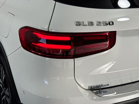 Used 2025 Mercedes-Benz GLB 250 image 36