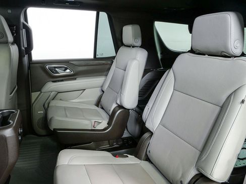 Used 2023 Chevrolet Tahoe Z71 w/ Luxury Package AWD/4WD image 19
