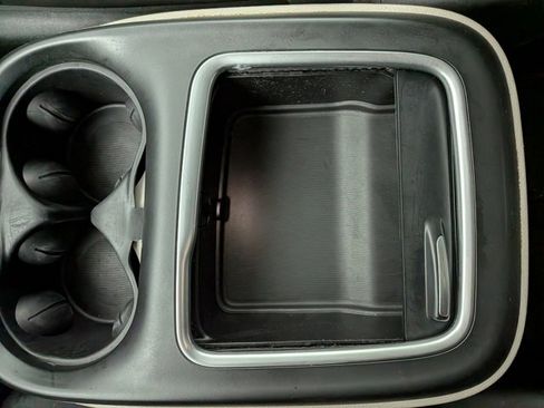 Used 2019 Chrysler Pacifica Limited image 24