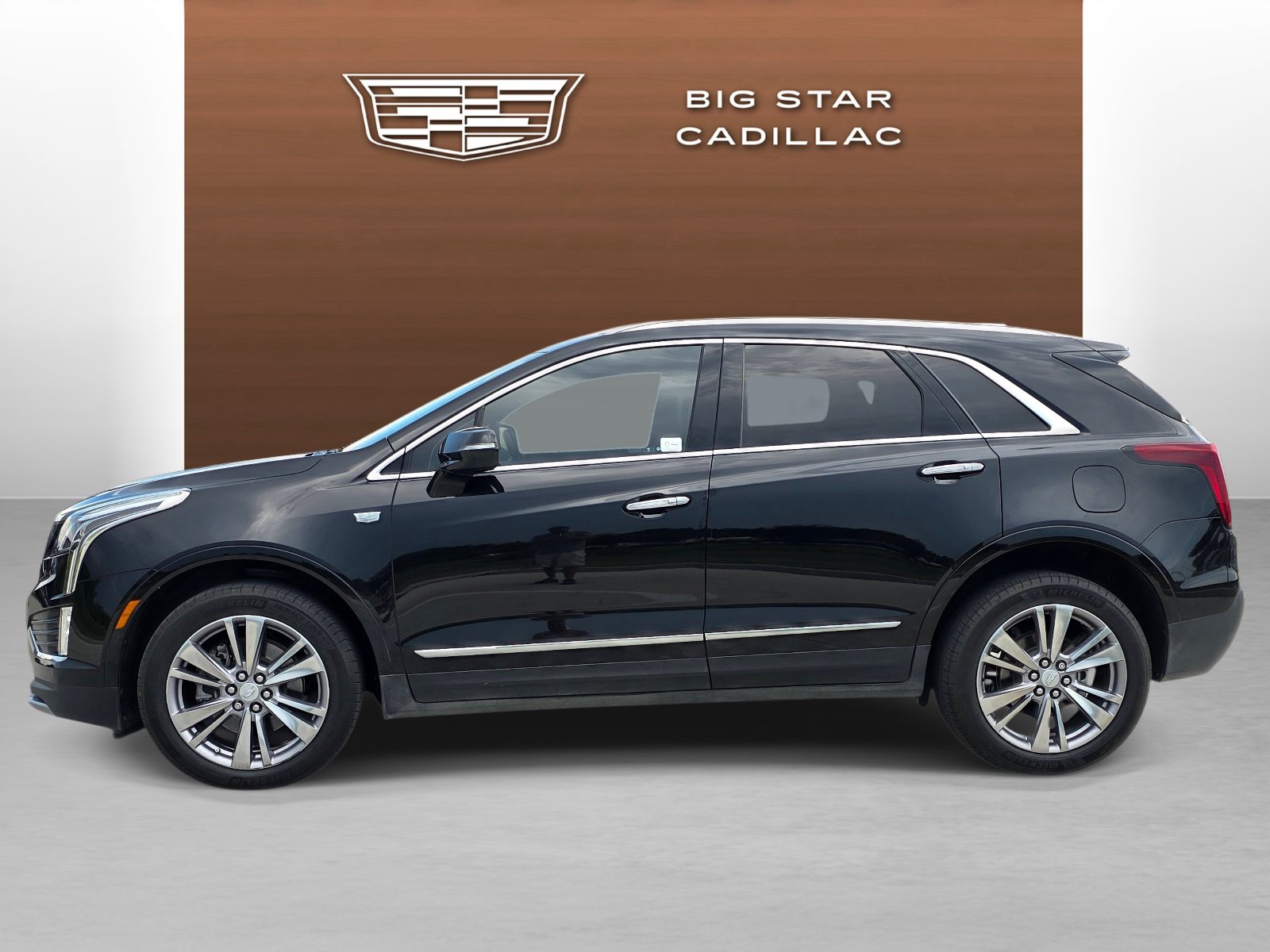 Certified 2024 Cadillac XT5 Premium Luxury FWD image 2