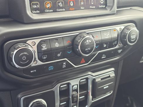 Used 2023 Jeep Wrangler Unlimited Sahara w/ Cold Weather Group AWD/4WD image 22