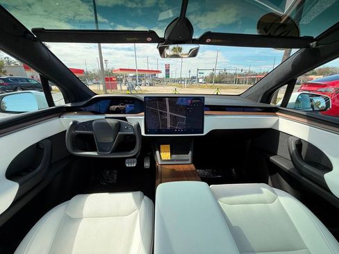 Used 2022 Tesla Model X image 20