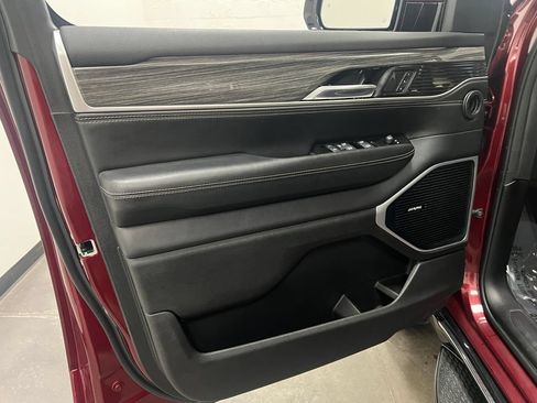 Certified 2022 Jeep Wagoneer Series III RWD image 10