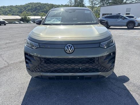 New 2026 Volkswagen Tiguan SE R-Line FWD image 2