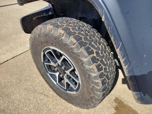Used 2025 Jeep Wrangler Unlimited Rubicon AWD/4WD image 12
