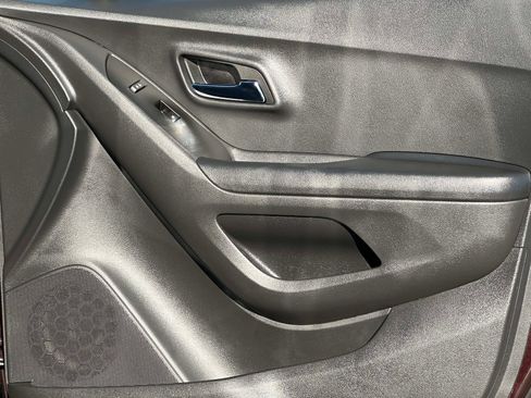 Certified 2022 Chevrolet Trax LT w/ LT Convenience Package image 26