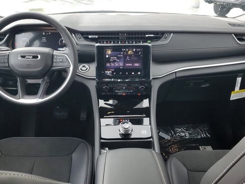 New 2025 Jeep Grand Cherokee L Altitude image 11