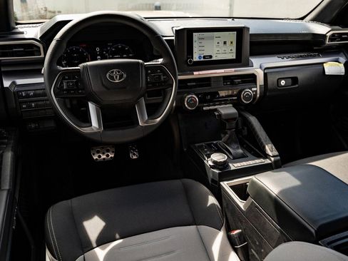 Used 2025 Toyota Tacoma TRD Sport AWD/4WD image 4