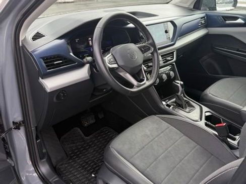 Used 2023 Volkswagen Taos SE image 12