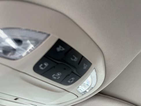 Used 2022 Chrysler Voyager LX FWD image 19