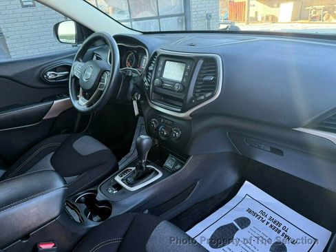 Used 2017 Jeep Cherokee Sport image 38