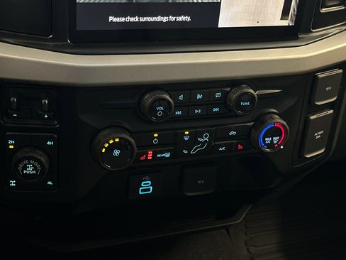 Used 2024 Ford F250 XLT w/ Black Appearance Package image 20